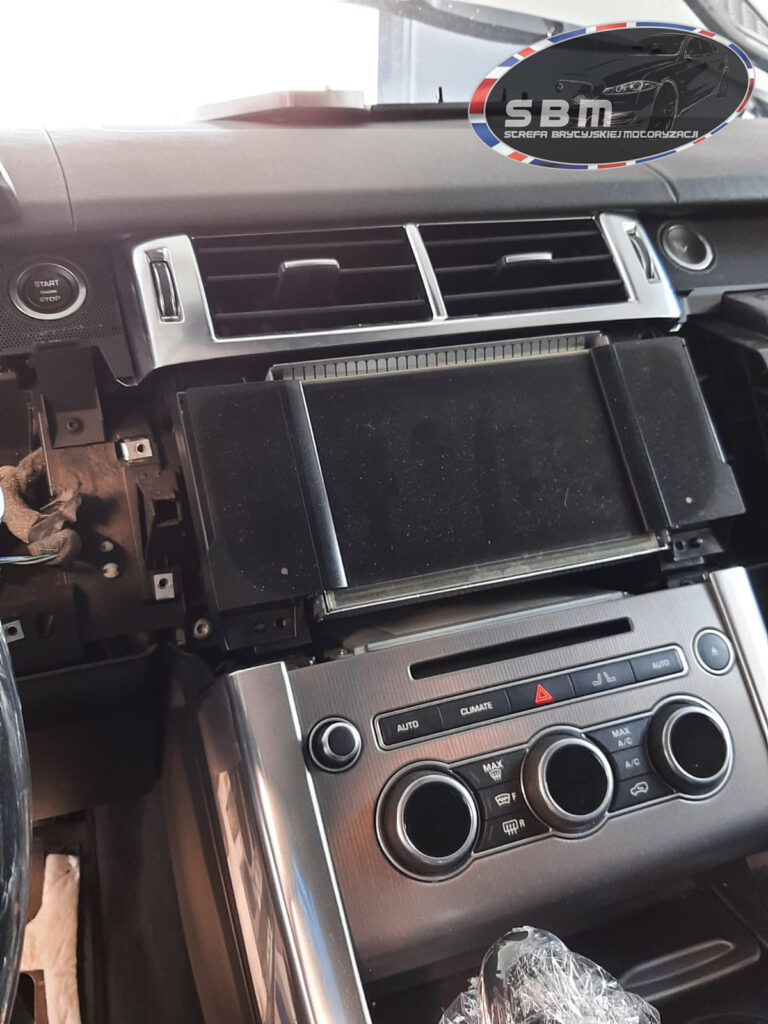 Konwersja wyświetlacza analogowego na cyfrowy Range Rover